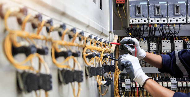 Professional Electrician technician working in Vista, CA